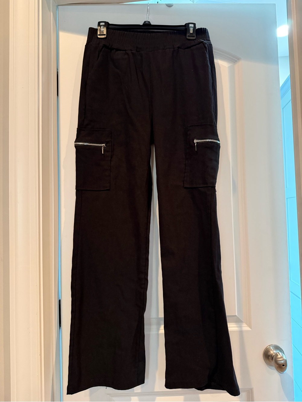 Women's Black Straight-Leg Cargo Pants with Zipper Pockets